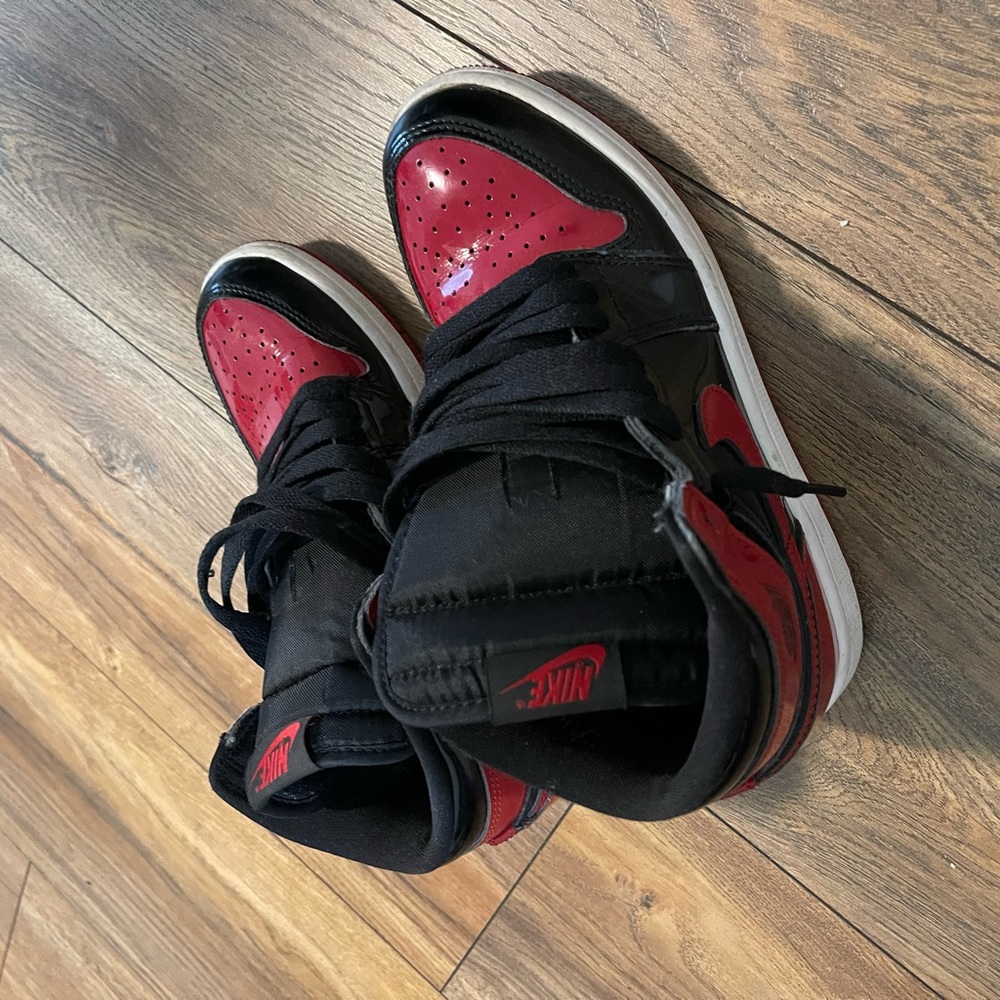 Kids size 3 patent Jordan 1 high.